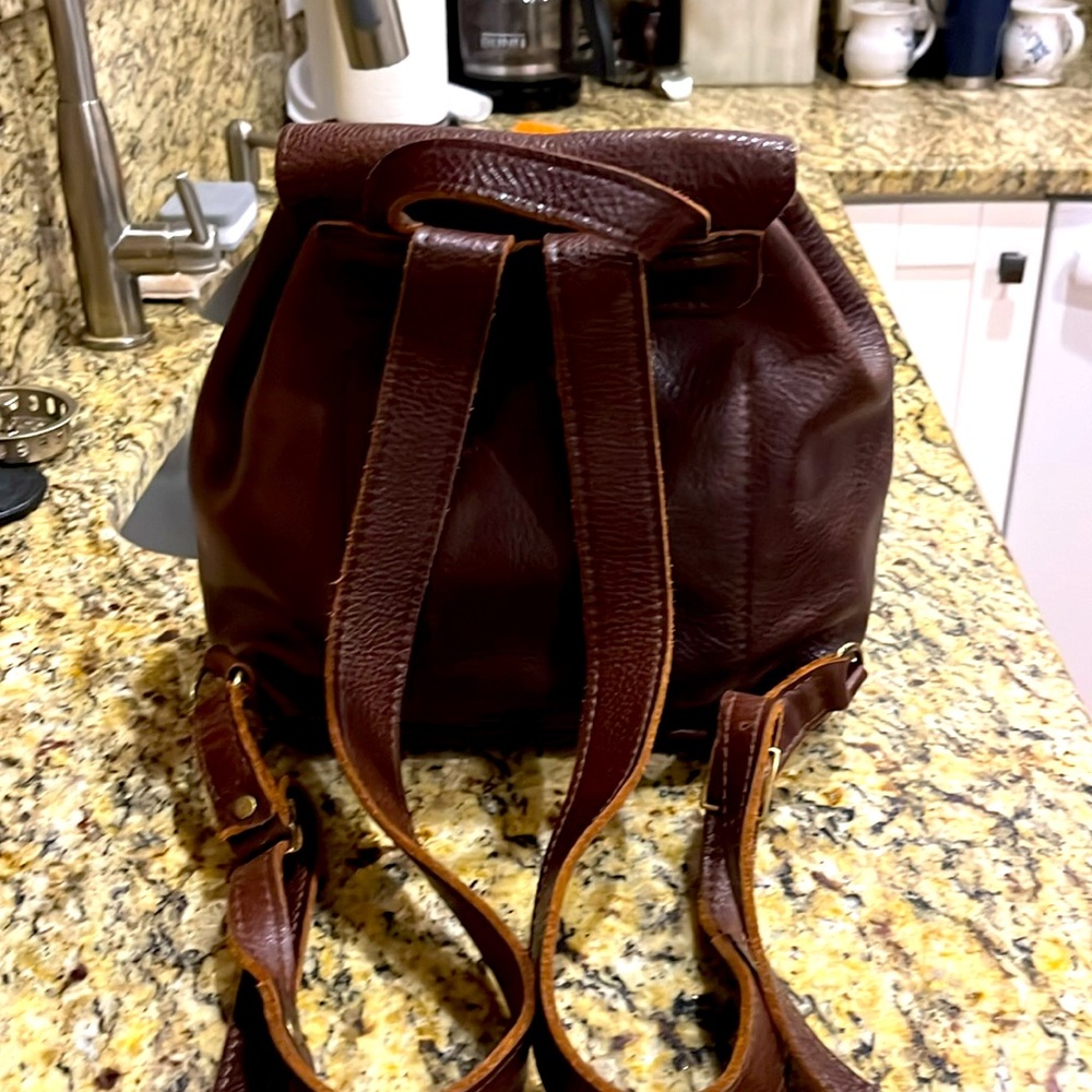 Portland Leather Coldbrew Bucket Leather Backpack - Picture 8 of 14